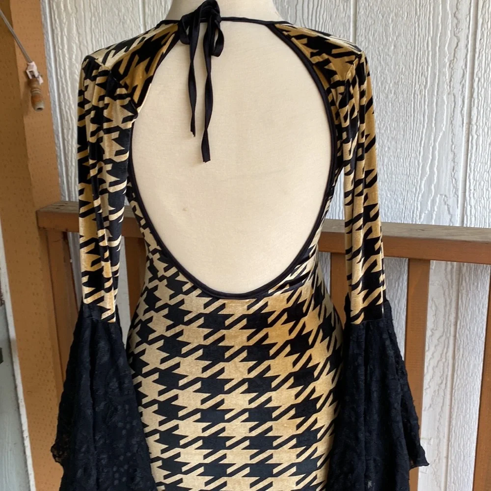 Velvety Black & Tan houndstooth vintage dress with lace details and open back - Picture 8 of 9